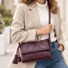 Sac bandoulière femme à rabat et pompon 25x19 cm