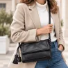 Sac bandoulière femme à rabat et pompon 25x19 cm