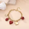 Bracelet doré à breloques et pierres colorées