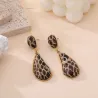 Boucles d’oreilles pendantes dorées motif serpent