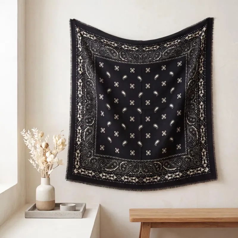 Écharpe carrée motif bandana