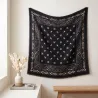 Écharpe carrée motif bandana