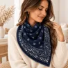 Écharpe carrée motif bandana