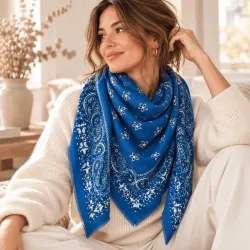 Écharpe carrée motif bandana