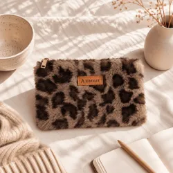 Pochette fausse fourrure motif léopard