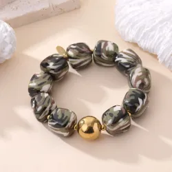 Bracelet en résine à grosses perles