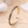 Bracelet jonc doré à motifs et strass