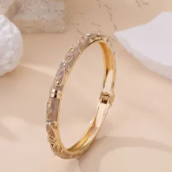 Bracelet jonc doré à motifs et strass