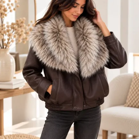 Veste effet cuir avec col en fausse fourrure