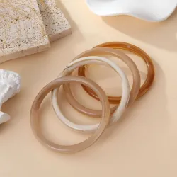 Lot de 4 bracelets joncs en résine – Tons naturels