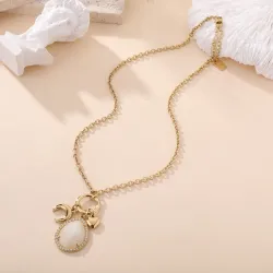 Collier doré acier inoxydable avec pendentifs et pierre ovale