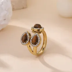 Bague dorée à trois pierres et strass
