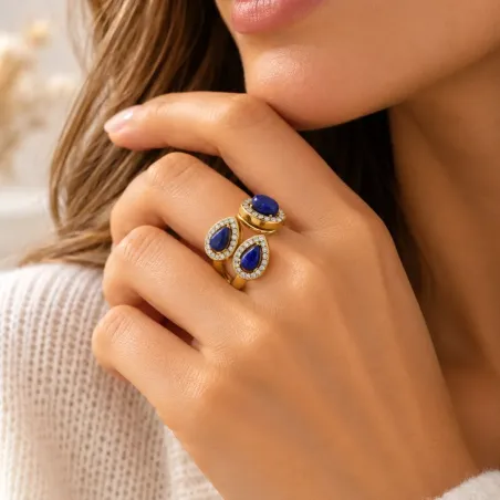 Bague dorée à trois pierres et strass