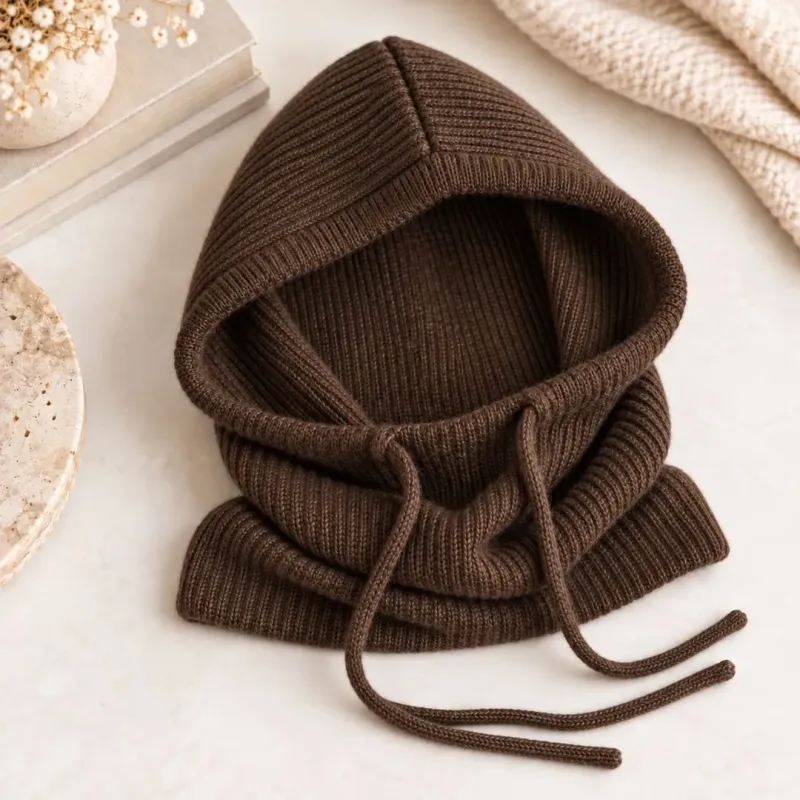 Cagoule à capuche en maille avec cordons