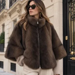 Veste en fausse fourrure à manches évasées