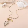 Sautoir doré avec pendentifs et pierre effet naturel