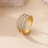 Bague dorée à triple rangée de strass