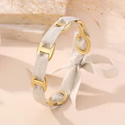 Lot de 10 bracelets dorés à rubans satinés et nœuds