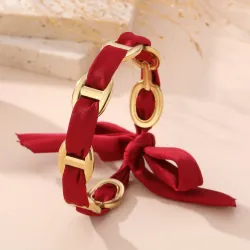 Lot de 10 bracelets dorés à rubans satinés et nœuds