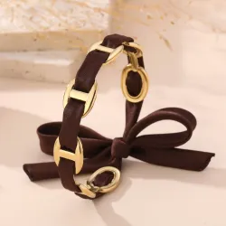 Lot de 10 bracelets dorés à rubans satinés et nœuds