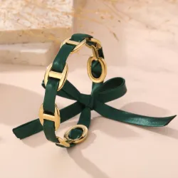 Lot de 10 bracelets dorés à rubans satinés et nœuds