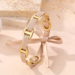 Lot de 10 bracelets dorés à rubans satinés et nœuds