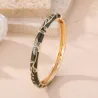 Bracelet jonc doré émaillé à motifs fleuris et strass