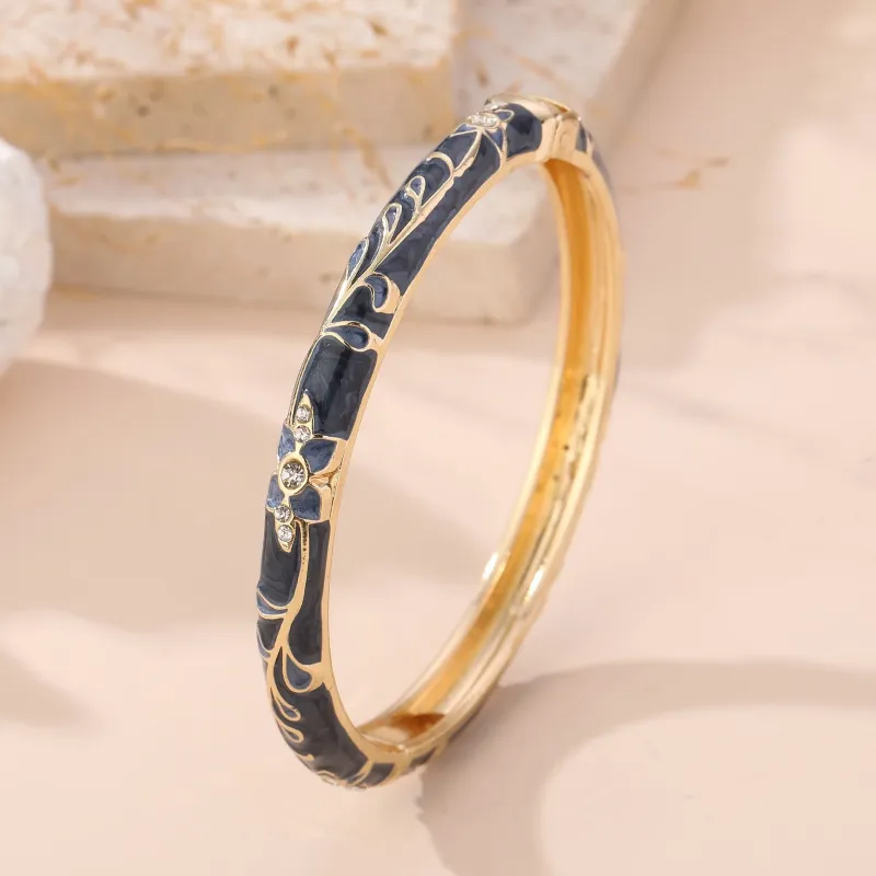 Bracelet jonc doré émaillé à motifs fleuris et strass