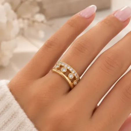 Bague dorée ajourée à strass
