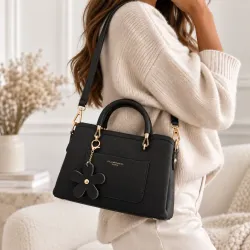 Sac à main avec bandoulière et porte-clés fleur