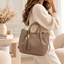 Sac à main avec pompons et bandoulière