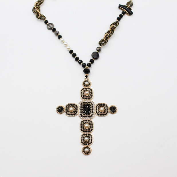 Sautoir perles et grosse croix noir