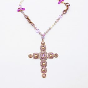 Sautoir perles et grosse croix violet